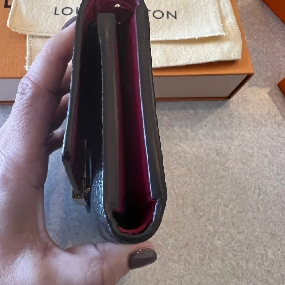 Capucines Compact Wallet in excellent used condition. - Picture 9 of 10